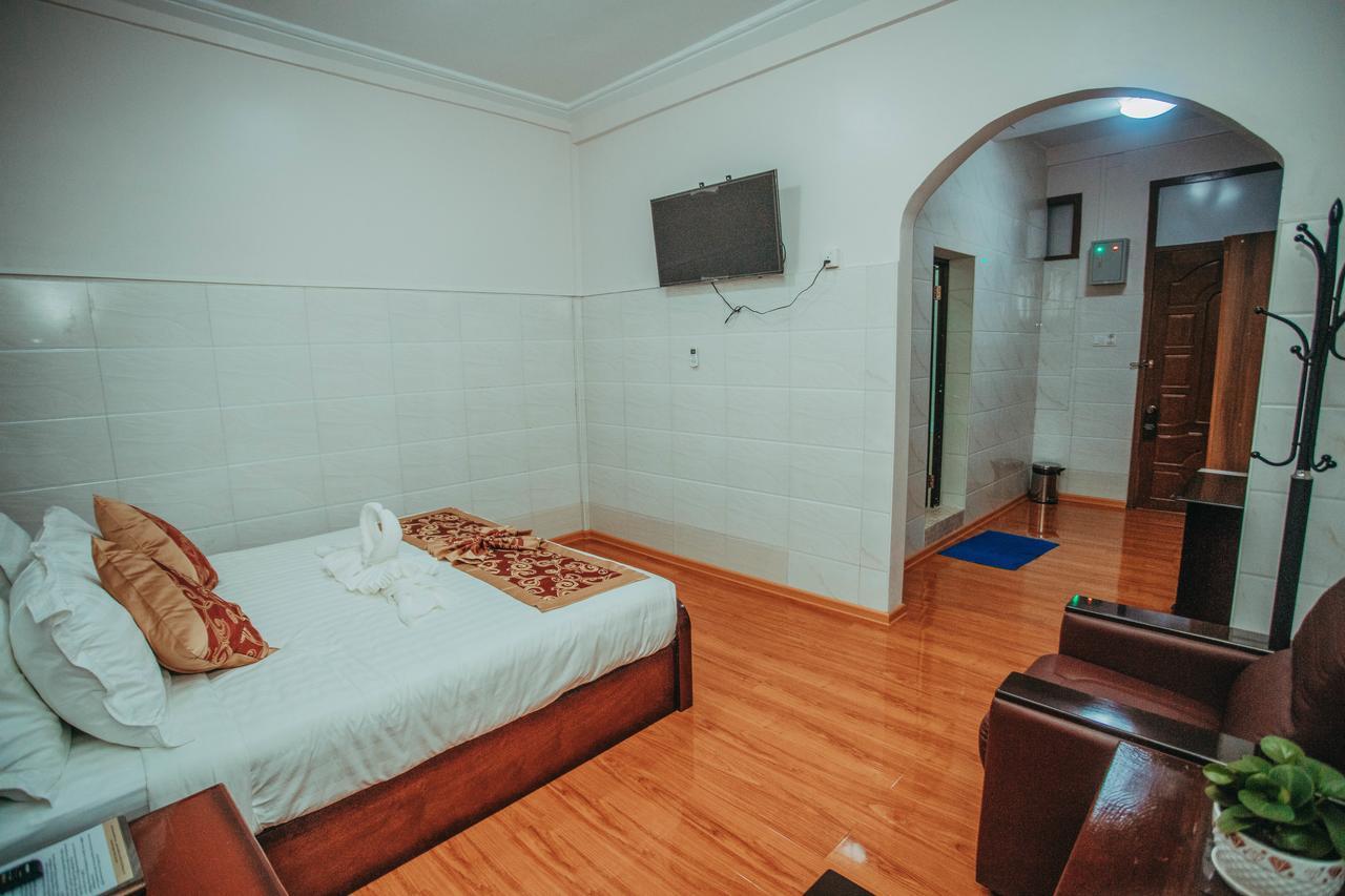 Amber Palace Hotel Myitkyinā Esterno foto